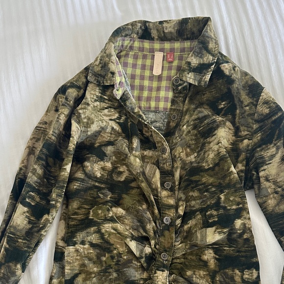 Women’s Olive Green Long Button-Up Shirt Jacket - Picture 2 of 9